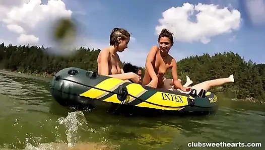 Vahşi kızlar sıska yüzme