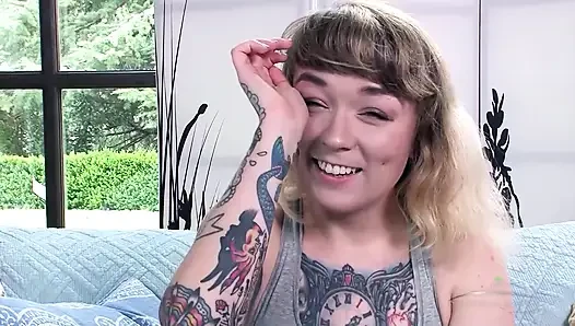Felicia fisher dengan memek berbulu lagi pamer memek dan ketiak berbulu sebelum muasin memeknya habis-habisan