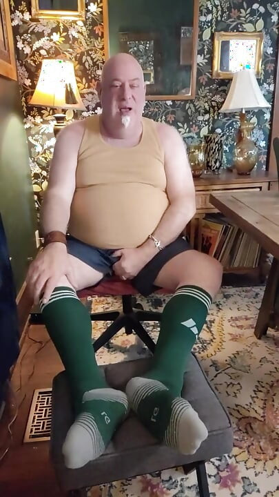 Beardaddychub Makes a Fan Shoot His Load!