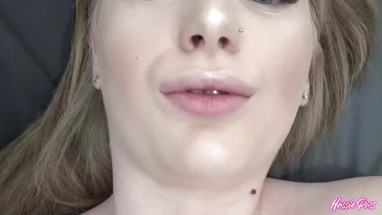 POV: Camila Mae se masturba com um vibrador enquanto Brian brinca com seu clitóris!