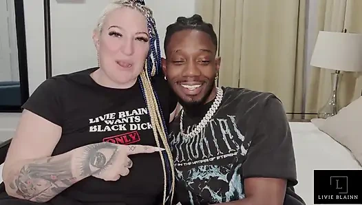 Сексуальный черный мужчина пытается доминировать над Livie Blainn
