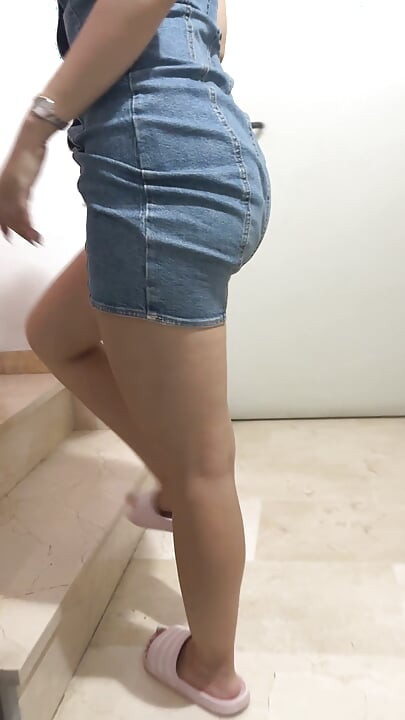 Met my Asian neighbor at the stairs, she is not wearing panties so I creampied her
