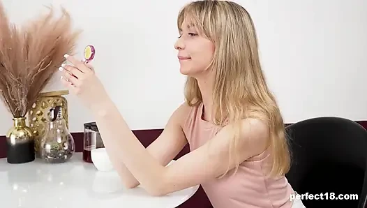 Хочешь лизать мою леденцовую лоллопс? 18-летняя Mixy вуал для Perfect18