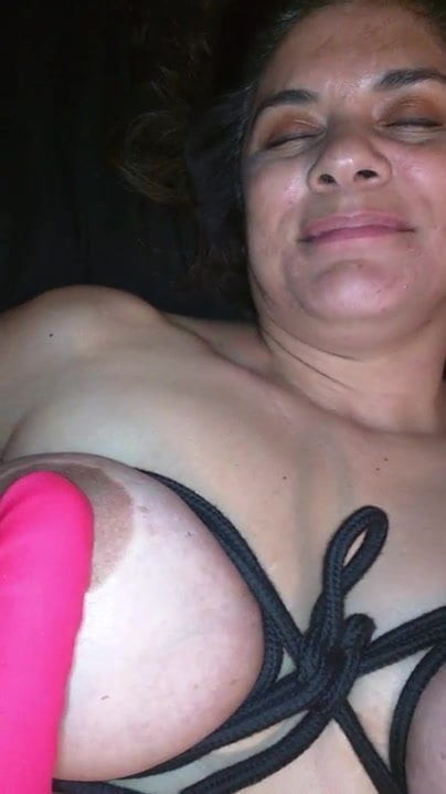 Sexy syndy loves bondage