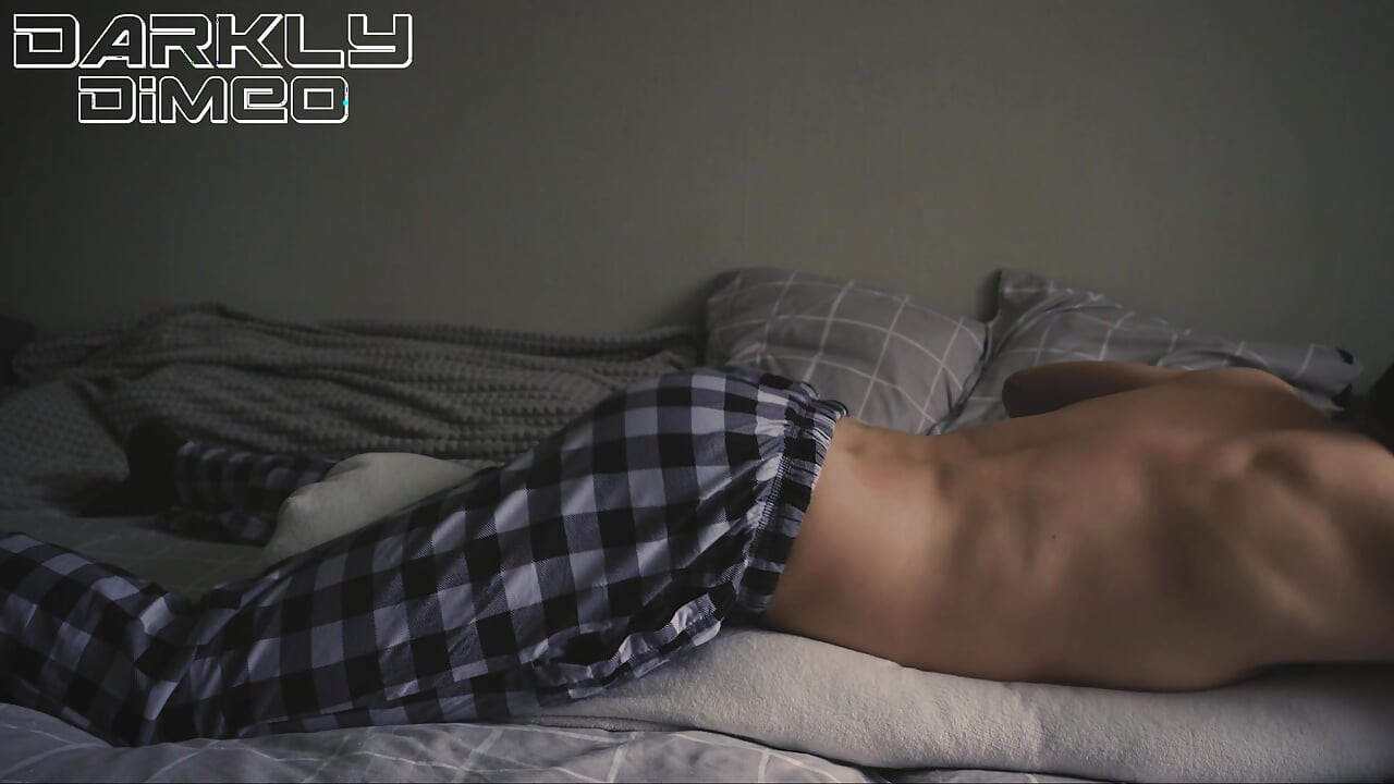 朝のルーティン:パパが耳元で甘い言葉をささやき、大声でうめき声をあげ、あなたの穴を夢見る