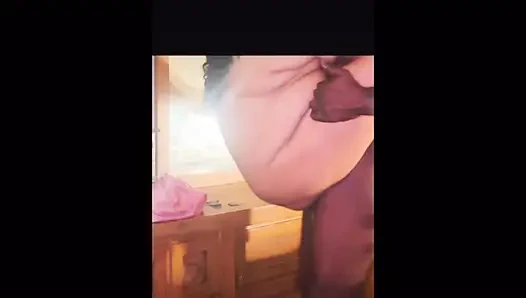 Kontol besar hitam menyodok memek muda