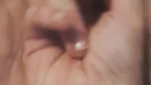 Suami fingering lubang pantat istrinya sambil ngusap itilnya