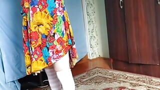 Ben bir oğlan travestiyim kendine şaplak atıyor sevimli bayan oğlan model cosplayer