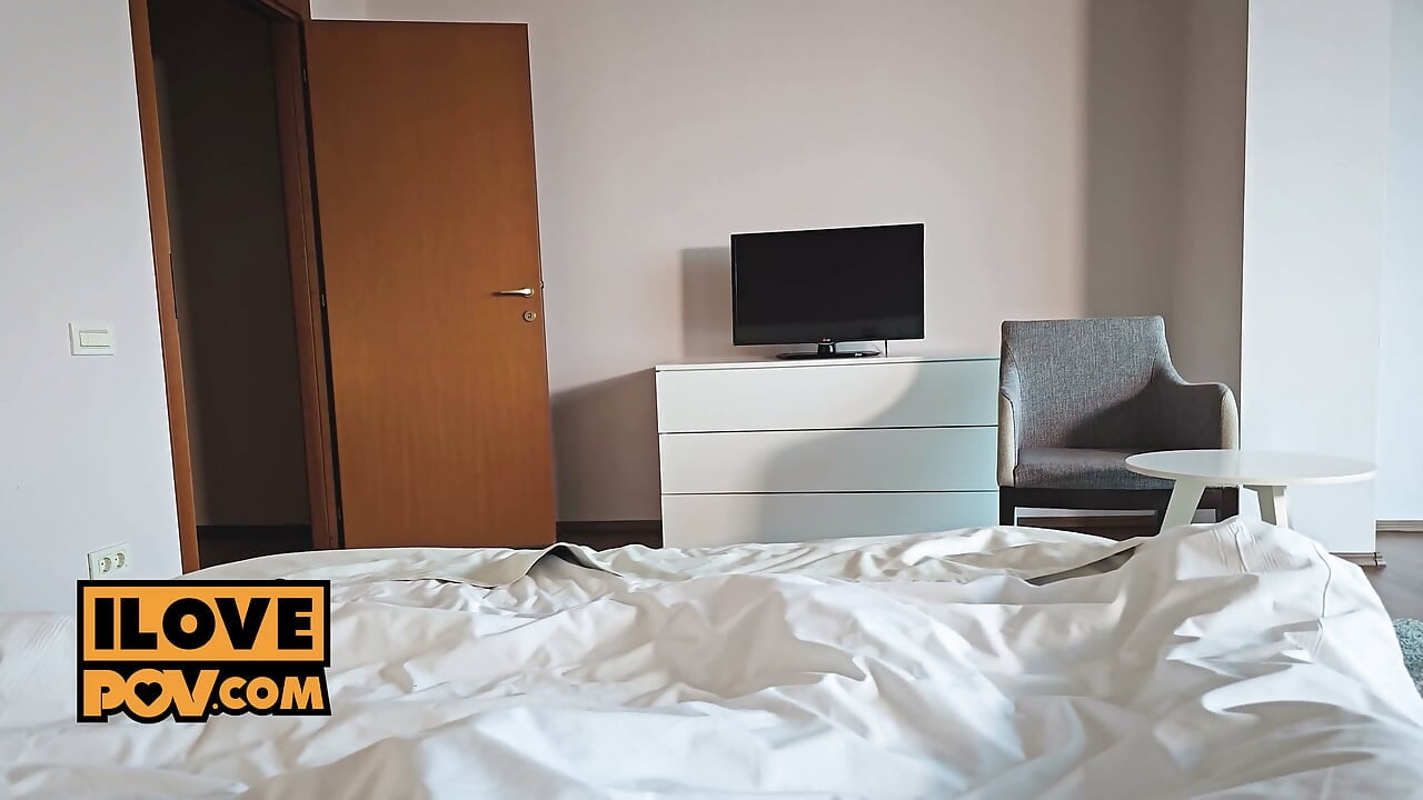 Kåt Danika Mori lar deg leke med den varme fitta hennes og spiser den tykke kuken din