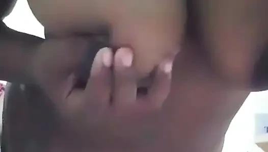 Karım büyük göğüsler ve fingring