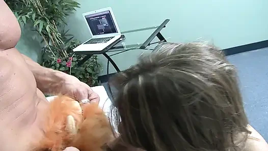 Трахаю милфу перед вебкой