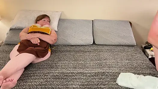Granny Carmen's Slave Princess Leia Gives Jabba's Customer A Royal Cock Sucking! 72125CAMS26M