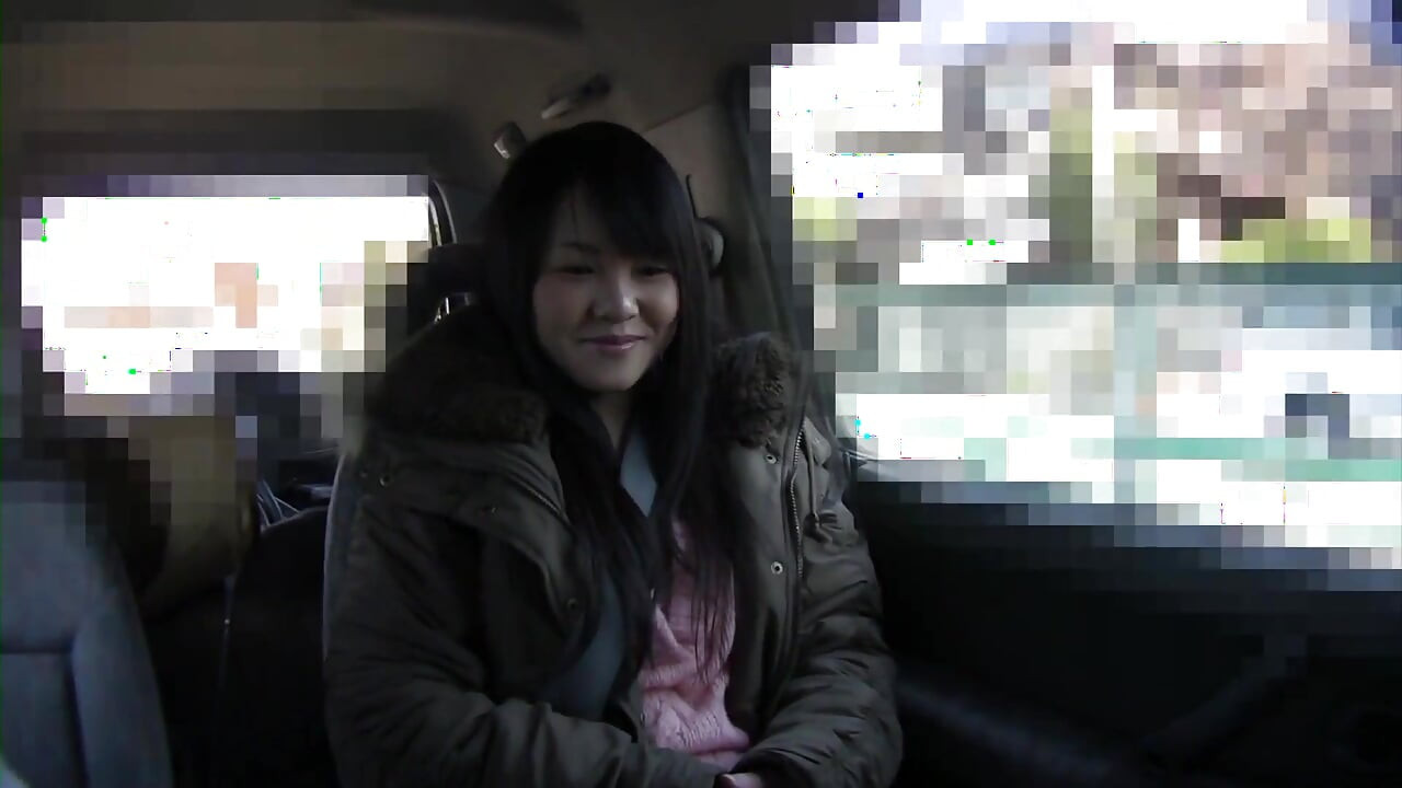 Jovencita japonesa tímida disfrutando del sexo y el creampie