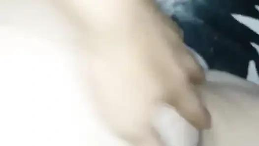 Возбужденная позволяет мне в ее киску 🥵