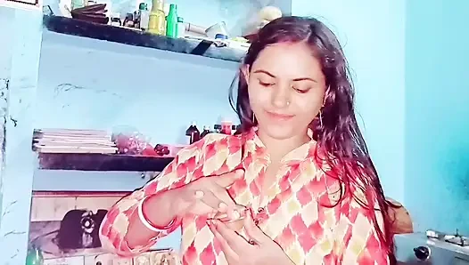 Asyalı Hintli desi kız arkadaş mms sert sikişiyor ve sansasyonel ön sevişme videosunu seviyor