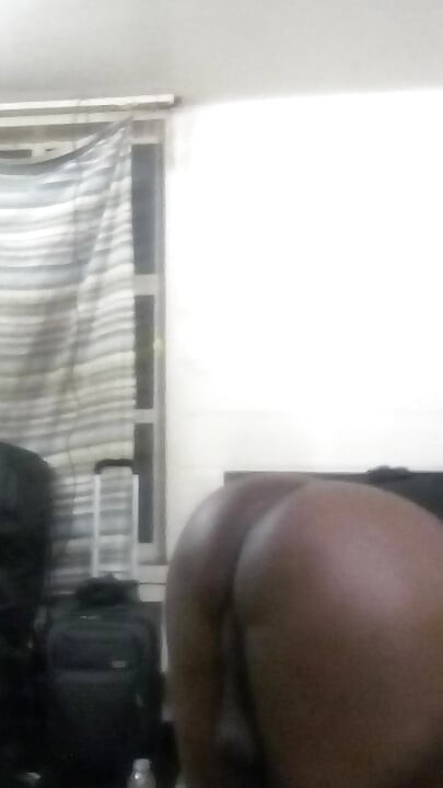 你会吃这个屁股吗？泡泡战利品同性恋黑人 Femboy