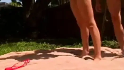 Amateurs Fucking Hard in the Sunshine