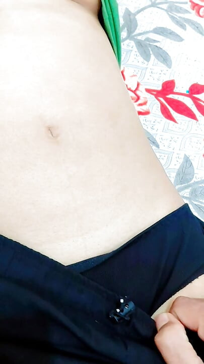 Ateşli ve seksi Hintli kız odada büyük yarakla sikiliyor