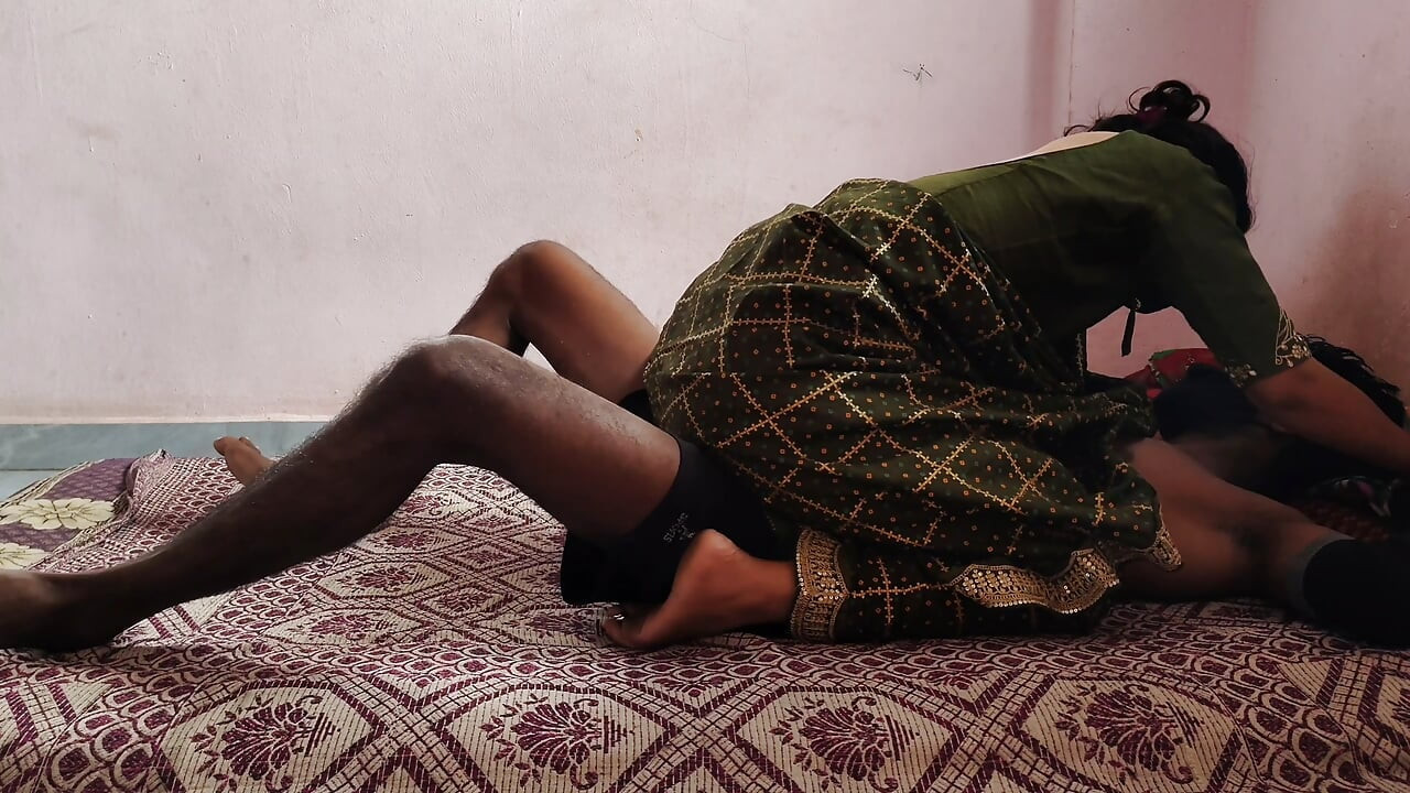 Pyasi Bhabi Devar ke lund par tut padi hindi sex