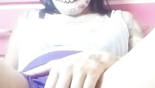 Adik tiri nakal masturbasi saat lagi sendirian di rumah