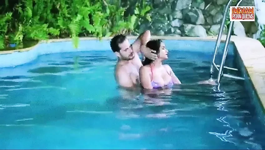 Nyla Usha, Swimming pool Kissing Scene, Real sex