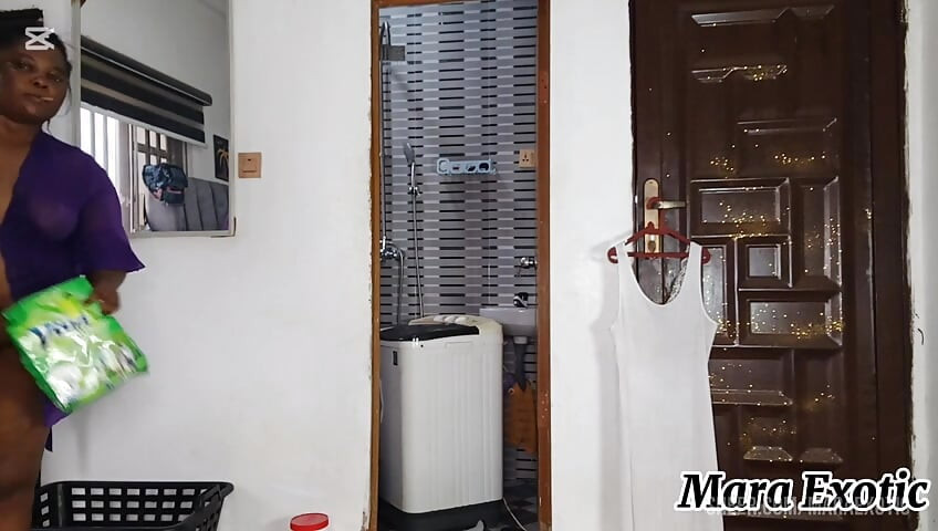 Tombul zenci hatun çamaşır yıkıyor ve - mara exotic