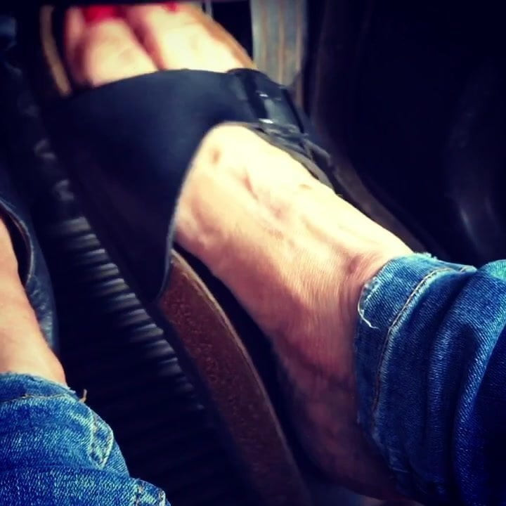 Foot Pedal - Pedal pumping