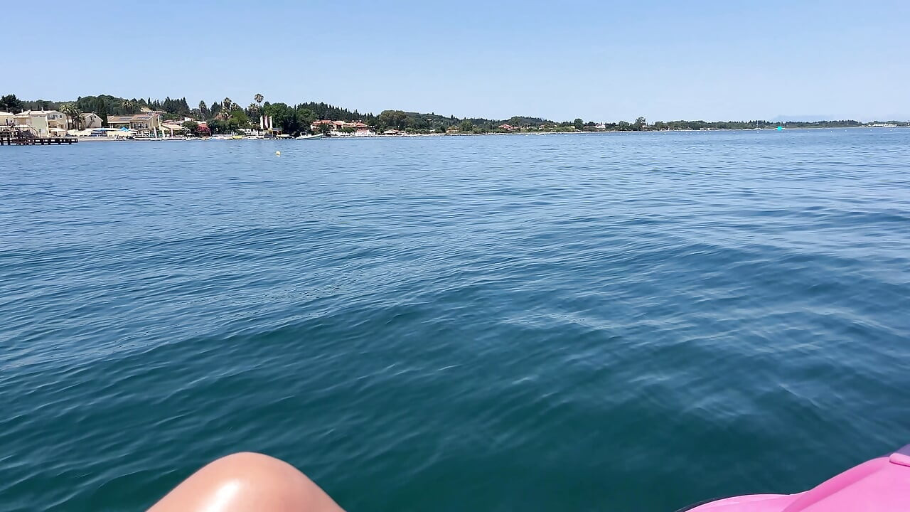 Opasnost od Zare Charm koja mi otkriva grudi na jedrilici