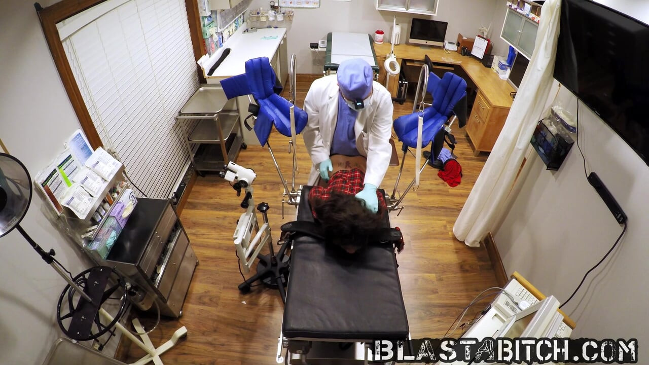 หีของ Minnie Rose โดนน้ําแตก