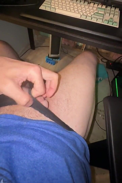 Il Vibratoreeo Mi Fa Sborrare Velocemente Il Mio Cazzo, Quindi Da Semi Duro a Sborrate Rovinate