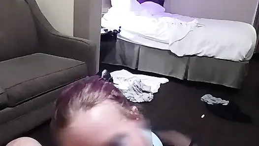 Футболист становится грязным после победы в игре и получает кримпай два раза, поклоняется большому члену, и получает ее киску съесть.