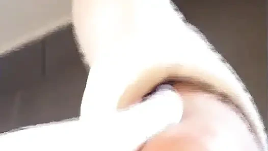 Bacaklı ve naylon çoraplarımla oynuyorum