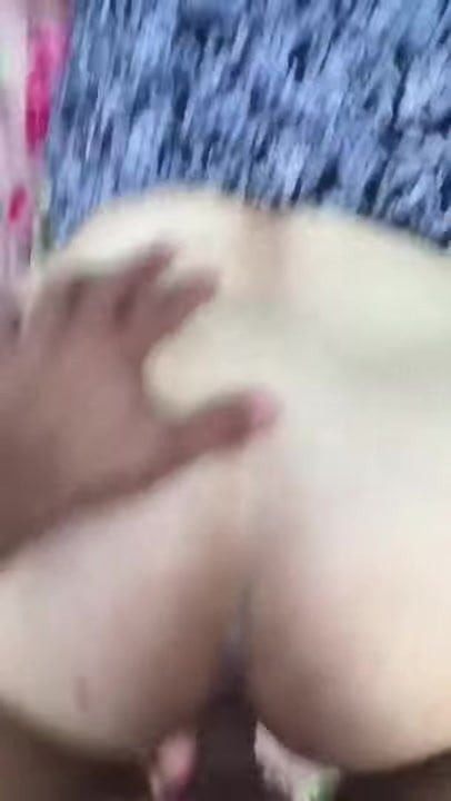Kopftuch Freundin draussen auf Decke Doggystyle gefickt