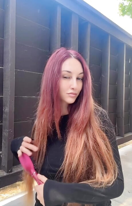 İtalyan büyük memeli orta yaşlı seksi kadın artemisia açık havada uzun saç fetişi