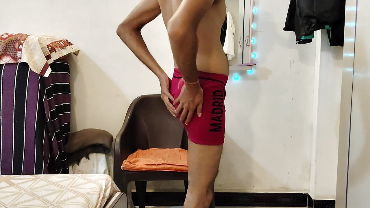 Calcinha rosa e se masturbando
