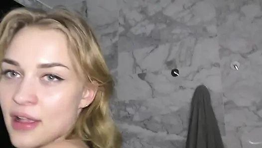 Real Home ! Warmed up a busty teen in bathroom