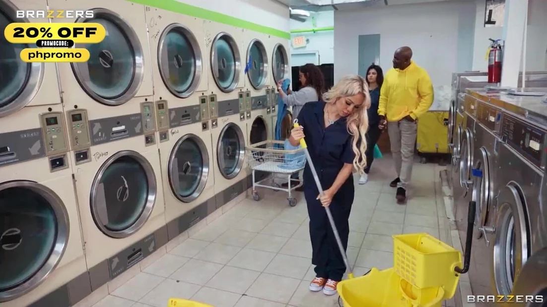 Laundromat Loads.Luna Luxe Brazzers