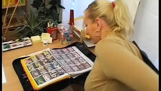 Sarışın orta yaşlı seksi sürtük yarağa biniyor