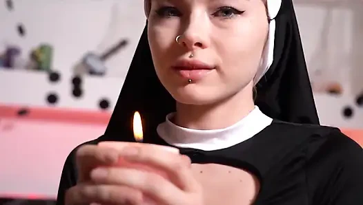 Die nonne wird geil von einem großen schwanz und nimmt sperma in ihre enge muschi