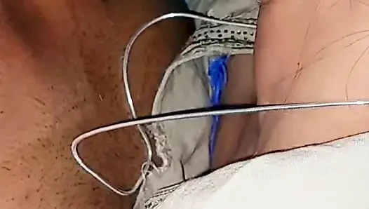 Istri hot dengan kontol kecil ini lagi asik dientot habis-habisan sama kontol besar