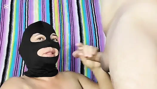 Gadis gemuk ini nyepong kontolku sampai tenggorokan dan nyepong kontolku dengan ganas