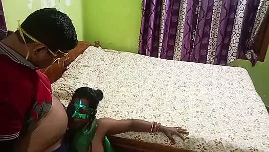 Индиец Dipasa Bhabhi в маске трахается и скачет на члене в голубой мастурбации Flim