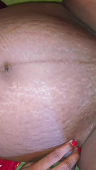 Hot Suman chut chudwane ke liye bahut bechain thi aur chut me ungli mat rahi thi pagal pati madharchod apne pregnant biwi ko bur chod diya | Clip 1