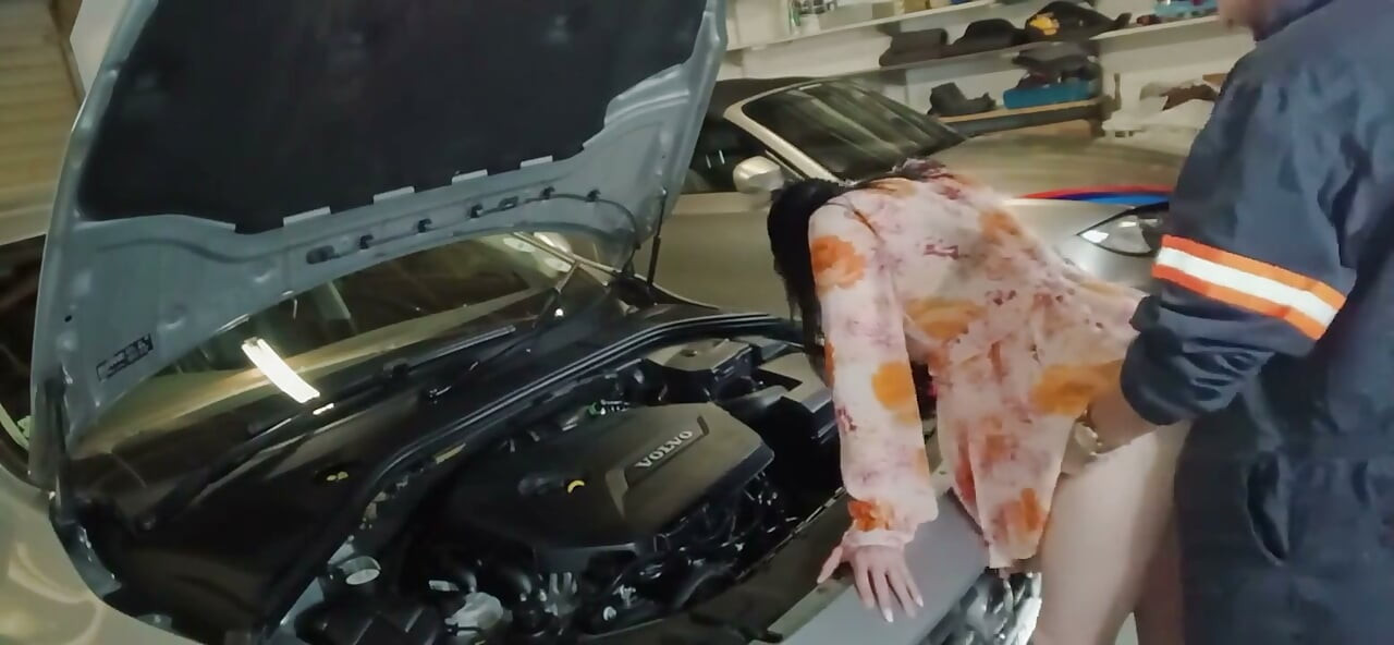 Fucking the Mechanic to Fix My Car Faster