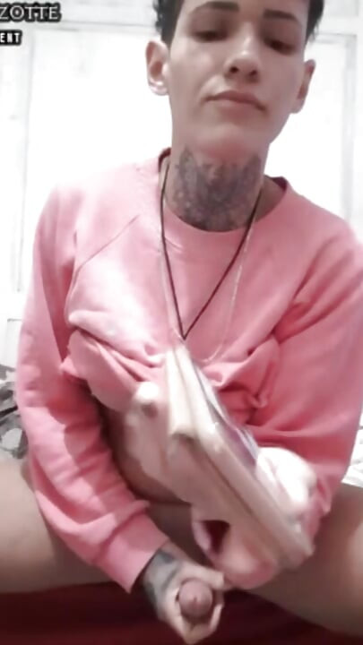 Awal dari segalanya Sabrina di depan kamera.