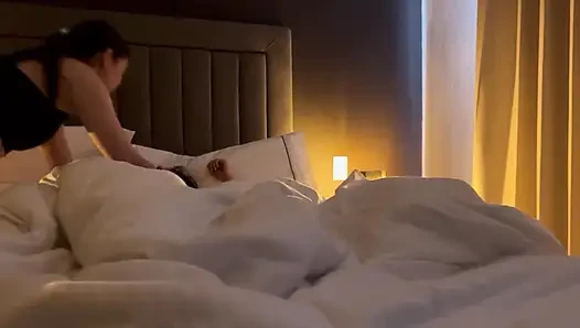 Lezbiyen üvey kız kardeşim vajinama dokunuyor