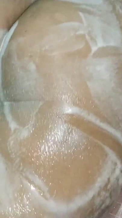 Baño duro masterbating chica con vibartor | Clip 1