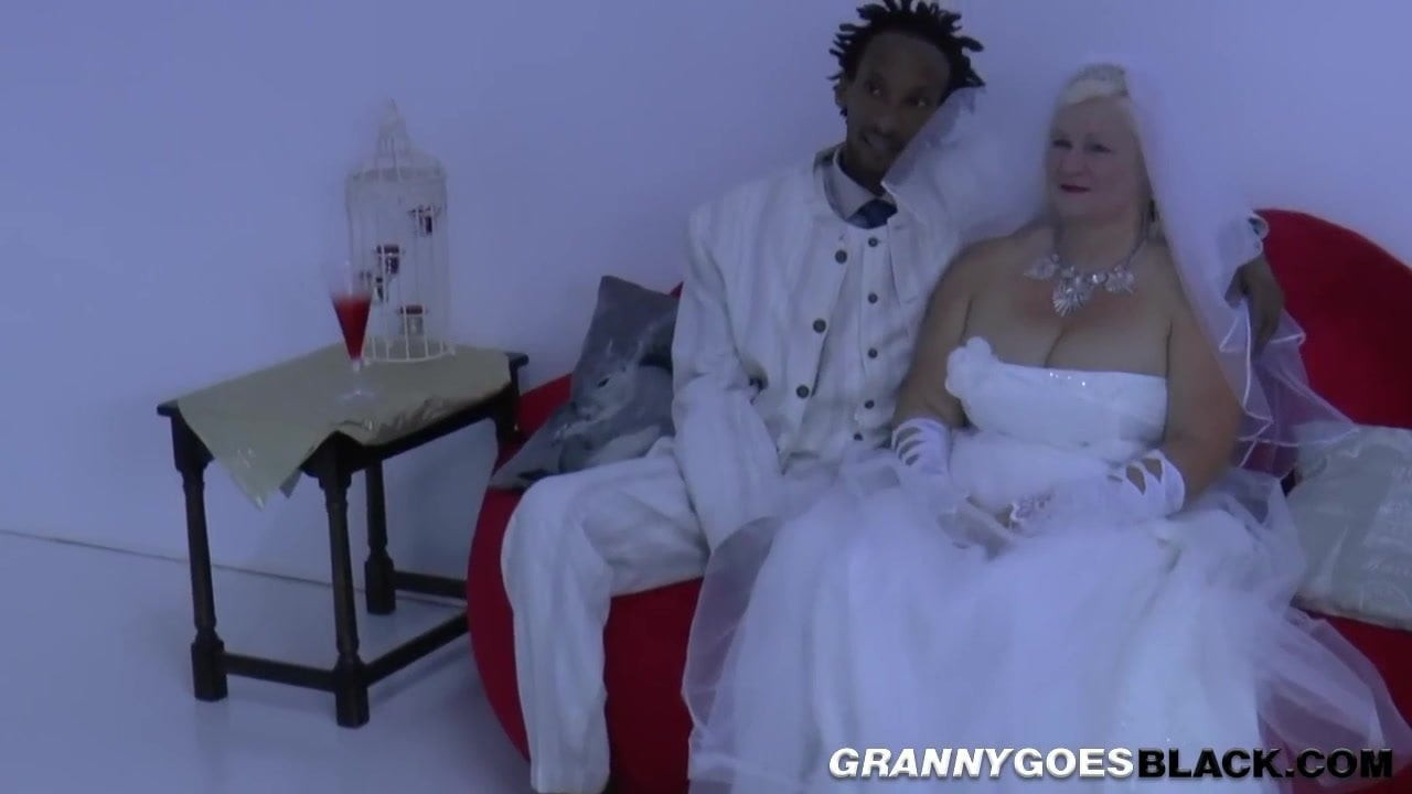 Granny bride gets oral before riding