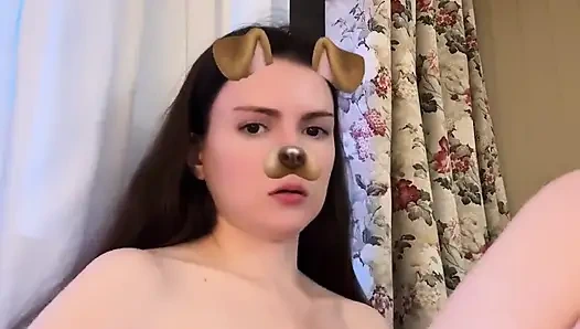 Rus Mukbang: Çıplak Kız, Kirli Rusça Sohbetler Yaparken Ve Hayal Kurarken Mantı Yiyor