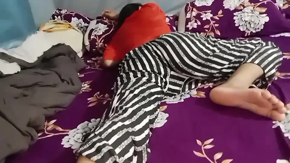 I went to indian bhabhi’s house during summer vacation and enjoyed a lot with my lovely indian bhabhi, Indian bhabhi sex video